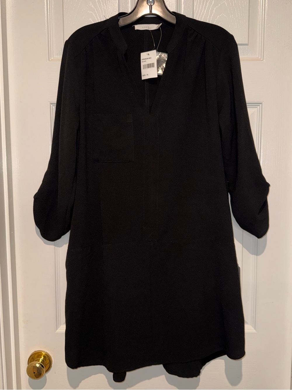 Lush Black V-Neck Shift Dress w/Pocket. Size XL
